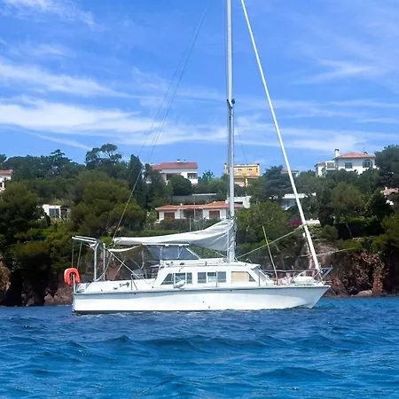 Nuit Insolite - Bateau Catamaran Aventure - Dormez Sur L'eau Saint-Raphaël