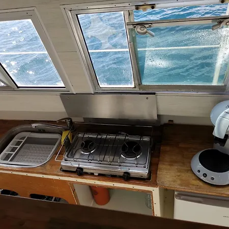 Nuit Insolite - Bateau Catamaran Aventure - Dormez Sur L'eau * Saint-Raphael (Var)
